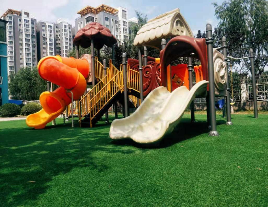 幼兒園環(huán)境滑梯